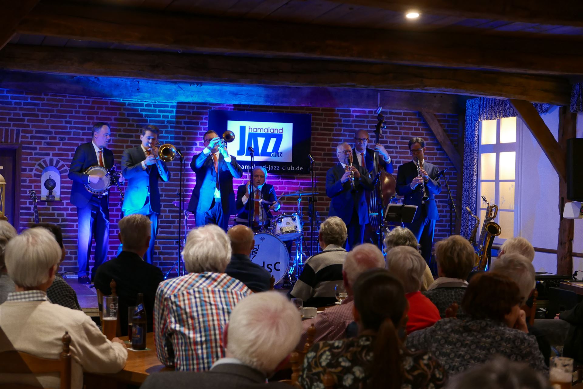 Die Dutch Swing College Band während des Nikolauskonzerts in der Gaststätte Terrahe 2022