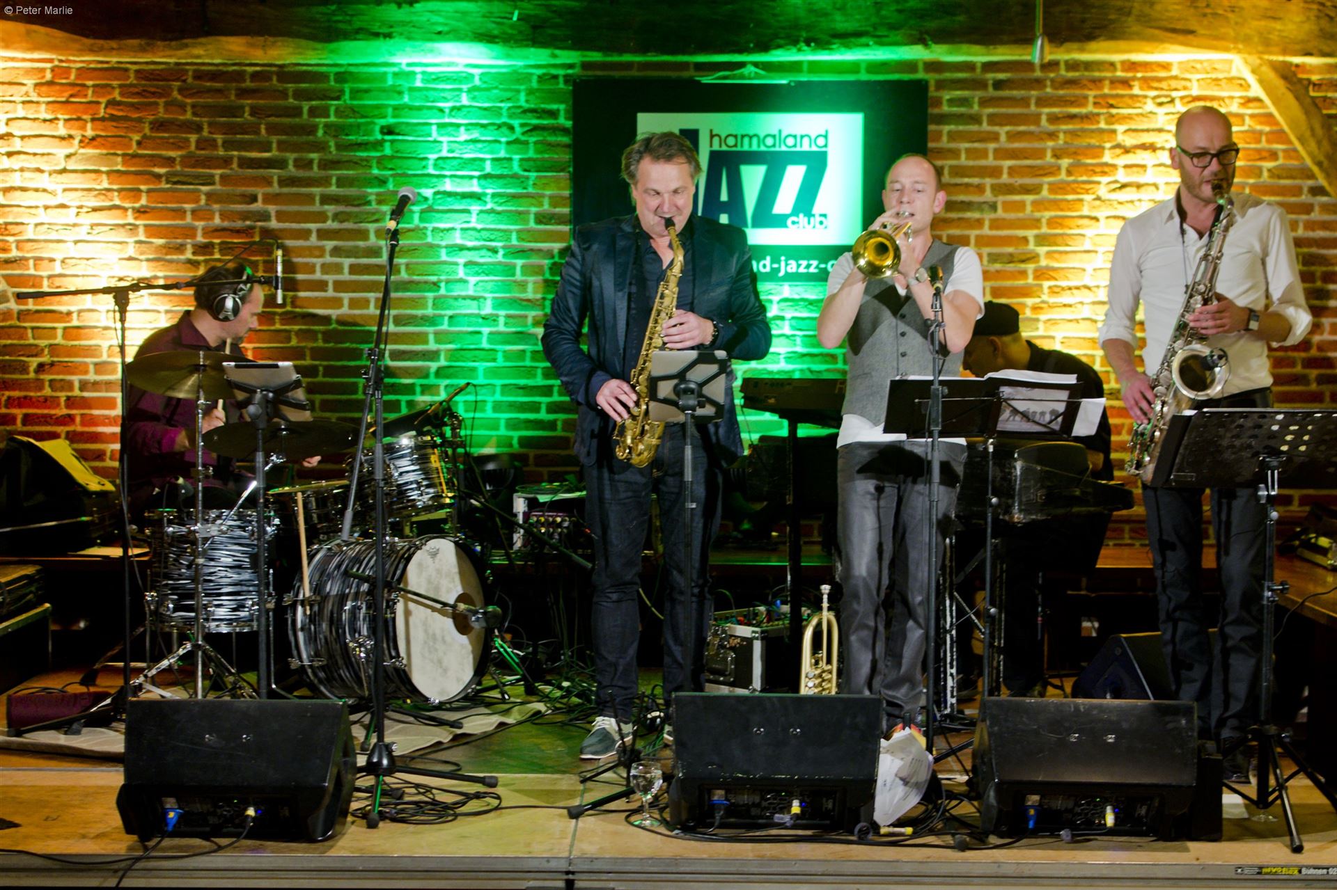 Die Band „Jazzinvaders“ auf der Bühne inder Gaststätte Terrahe  